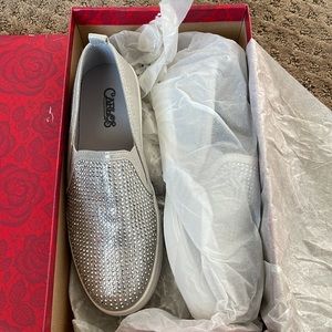 New Carlos Santana Sutton Silver Sneakers w Rhinestones, slip on